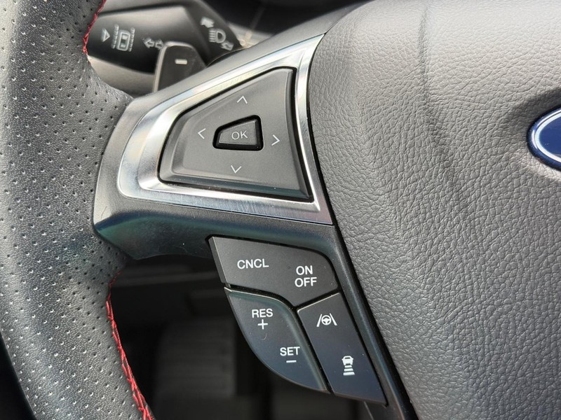 Ford Edge Vehicle Full-screen Gallery Image 15