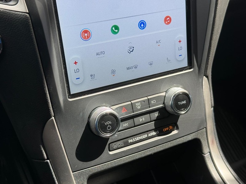 Ford Edge Vehicle Full-screen Gallery Image 19