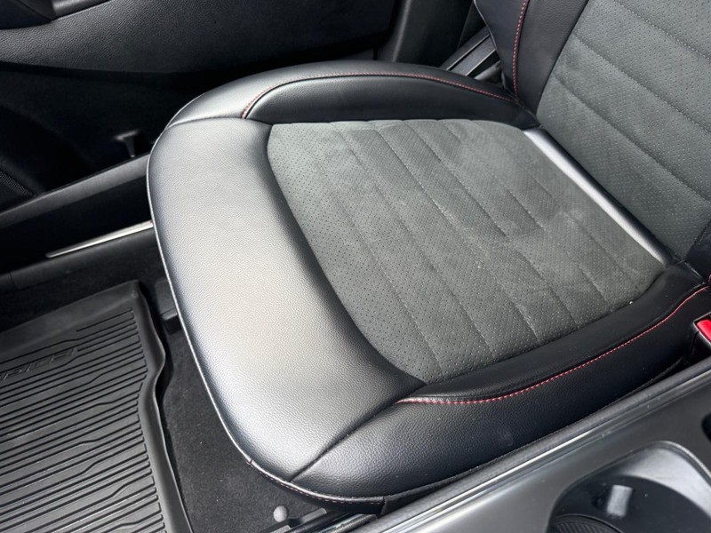 Ford Edge Vehicle Full-screen Gallery Image 20