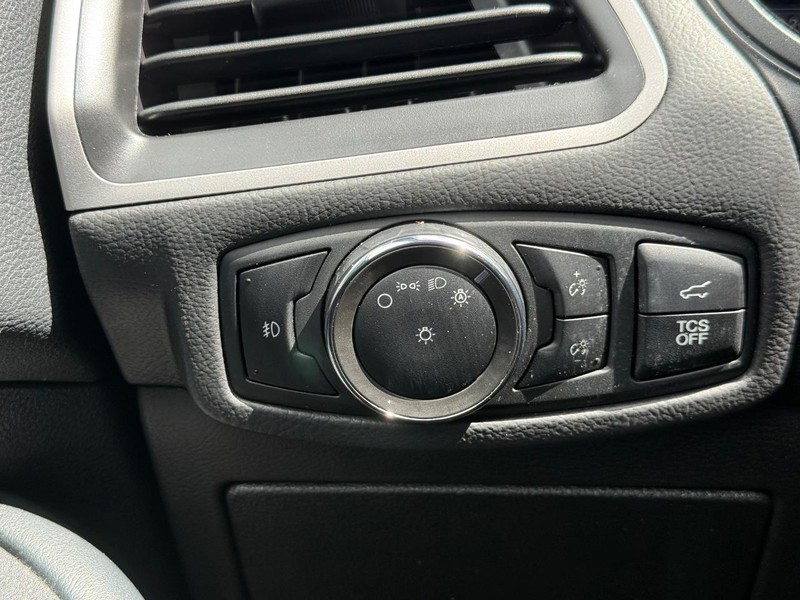 Ford Edge Vehicle Full-screen Gallery Image 21