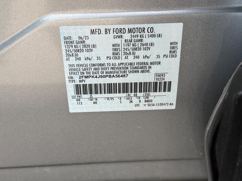 Ford Edge Vehicle Full-screen Gallery Image 22