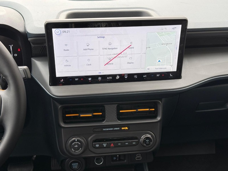 Ford Maverick Vehicle Full-screen Gallery Image 11