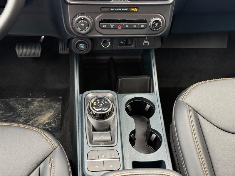 Ford Maverick Vehicle Full-screen Gallery Image 12