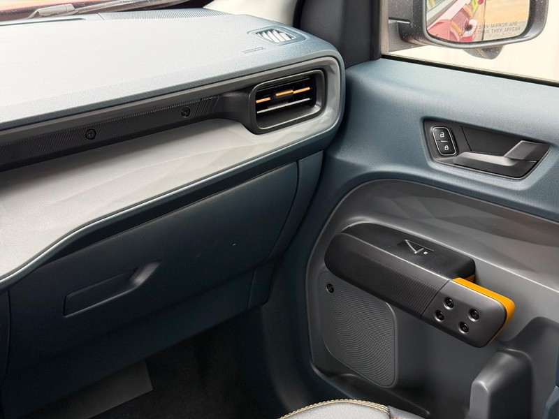 Ford Maverick Vehicle Full-screen Gallery Image 14