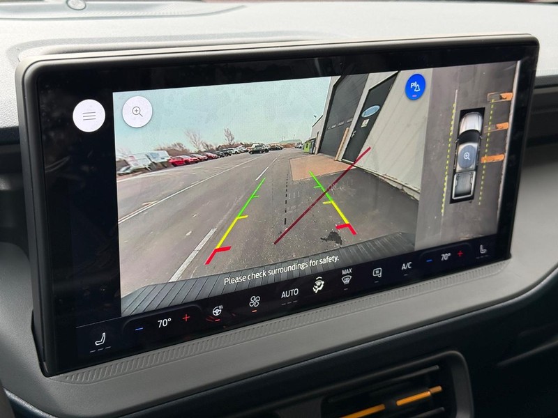 Ford Maverick Vehicle Full-screen Gallery Image 18