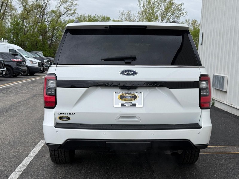 Ford Expedition Vehicle Full-screen Gallery Image 4