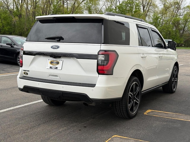Ford Expedition Vehicle Full-screen Gallery Image 6