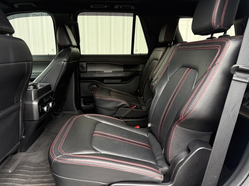 Ford Expedition Vehicle Full-screen Gallery Image 9