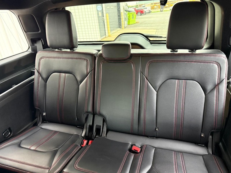 Ford Expedition Vehicle Full-screen Gallery Image 10