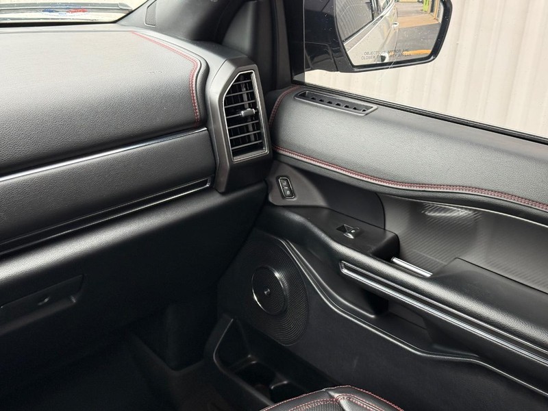 Ford Expedition Vehicle Full-screen Gallery Image 15