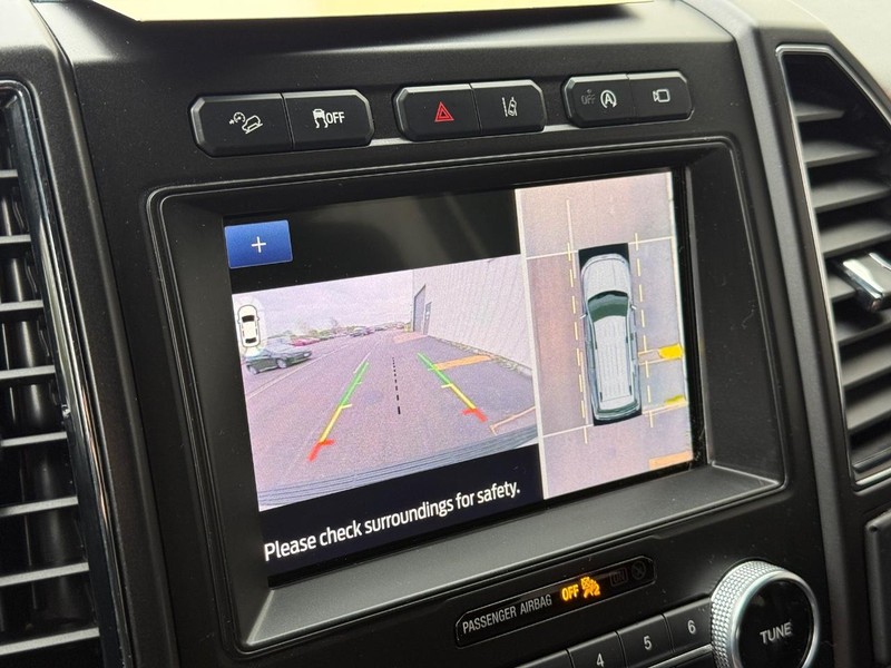 Ford Expedition Vehicle Full-screen Gallery Image 19