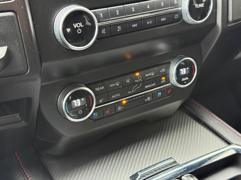 Ford Expedition Vehicle Full-screen Gallery Image 20