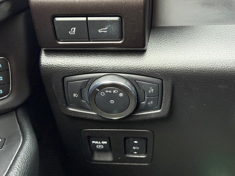 Ford Expedition Vehicle Full-screen Gallery Image 22