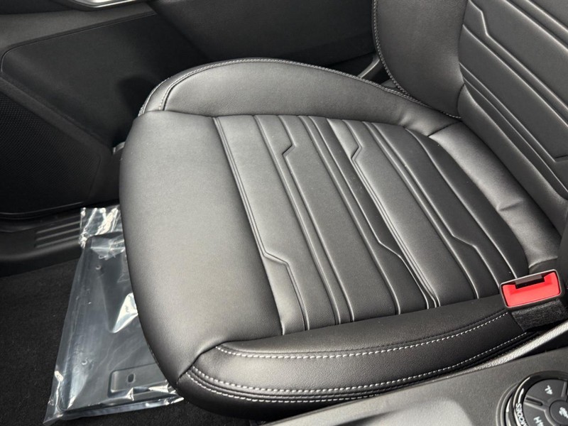 Ford Ranger Vehicle Full-screen Gallery Image 21