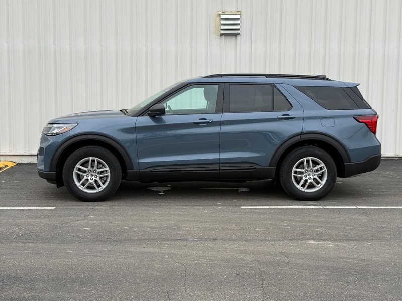 Ford Explorer Vehicle Full-screen Gallery Image 2