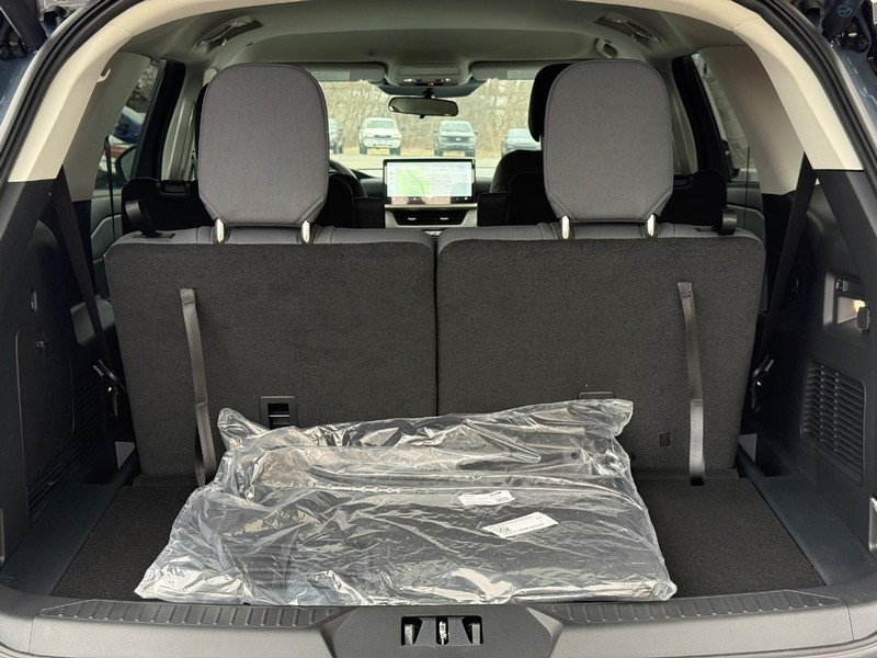 Ford Explorer Vehicle Full-screen Gallery Image 5