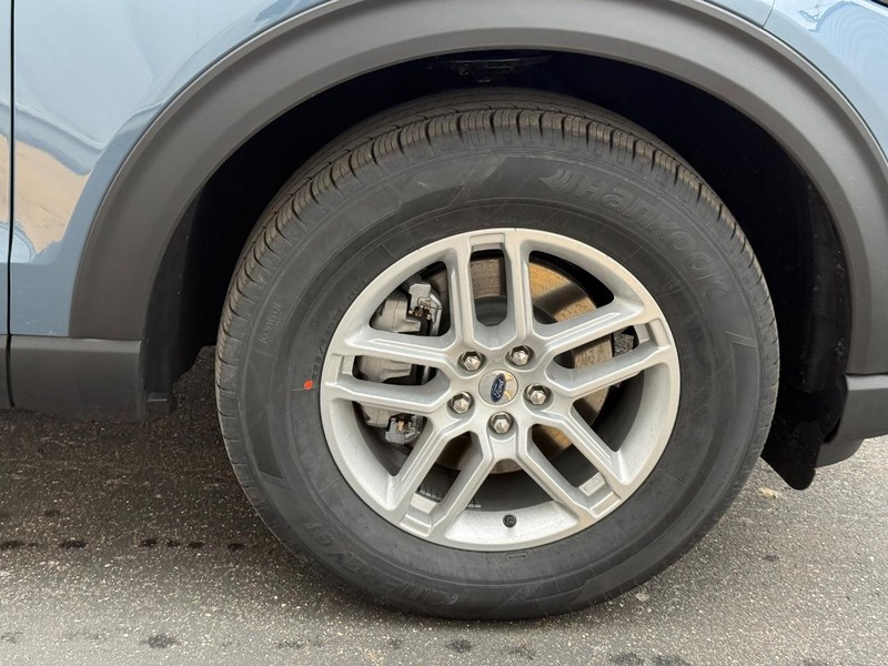 Ford Explorer Vehicle Full-screen Gallery Image 7