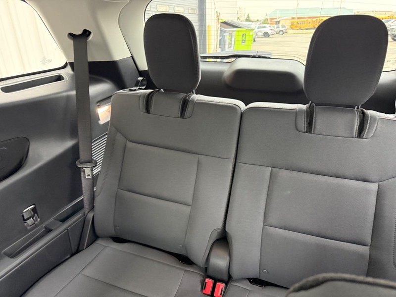 Ford Explorer Vehicle Full-screen Gallery Image 10