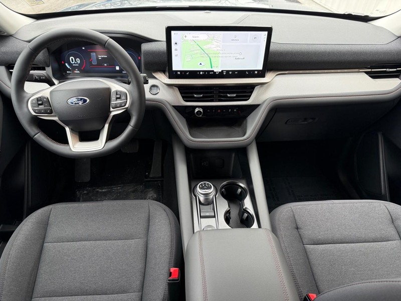 Ford Explorer Vehicle Full-screen Gallery Image 11