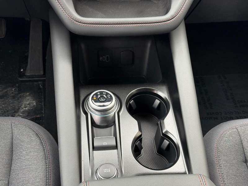 Ford Explorer Vehicle Full-screen Gallery Image 13