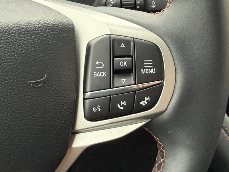 Ford Explorer Vehicle Full-screen Gallery Image 17