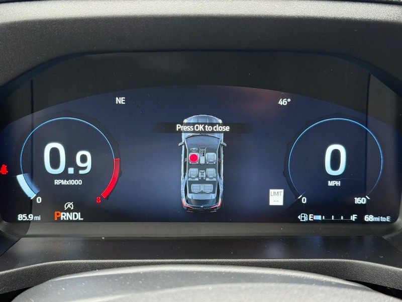 Ford Explorer Vehicle Full-screen Gallery Image 18