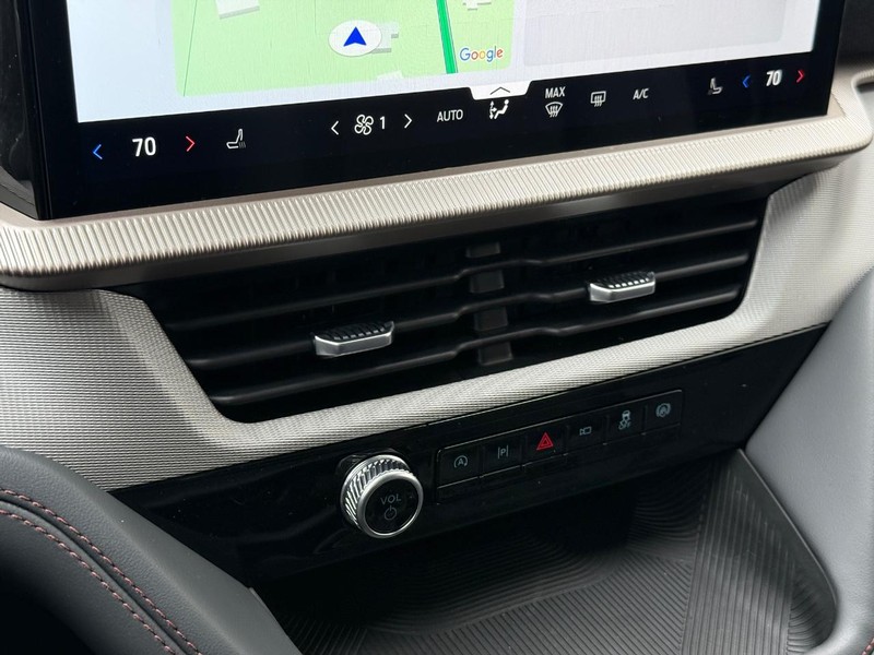 Ford Explorer Vehicle Full-screen Gallery Image 20