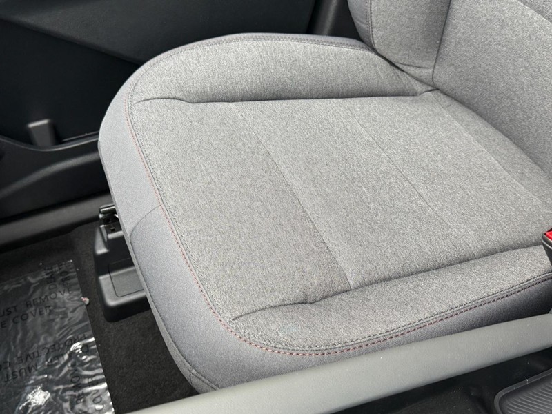 Ford Explorer Vehicle Full-screen Gallery Image 21