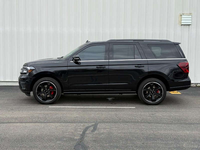 Ford Expedition Vehicle Full-screen Gallery Image 02