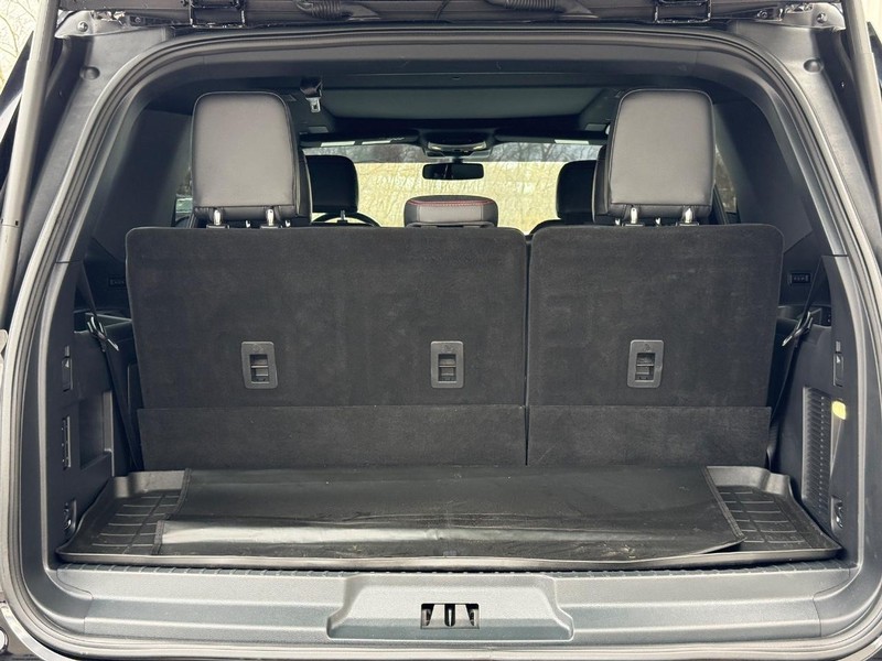 Ford Expedition Vehicle Full-screen Gallery Image 06