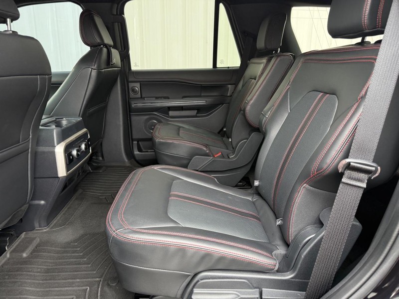 Ford Expedition Vehicle Full-screen Gallery Image 09