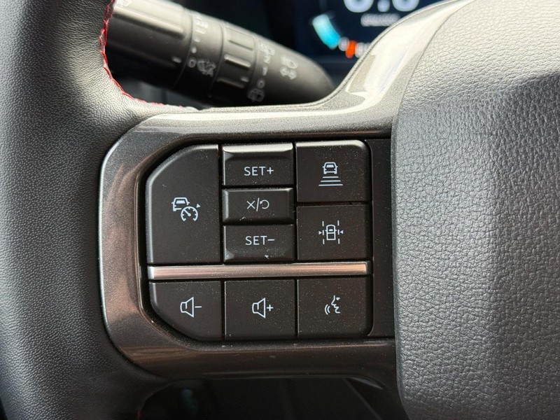 Ford Expedition Vehicle Full-screen Gallery Image 16