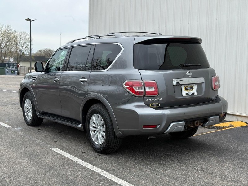 Nissan Armada Vehicle Full-screen Gallery Image 3
