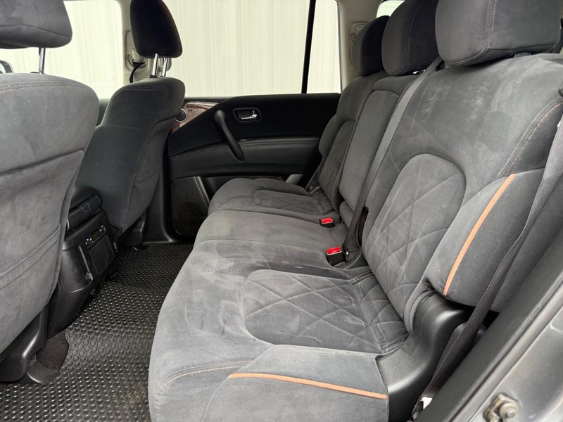 Nissan Armada Vehicle Full-screen Gallery Image 9