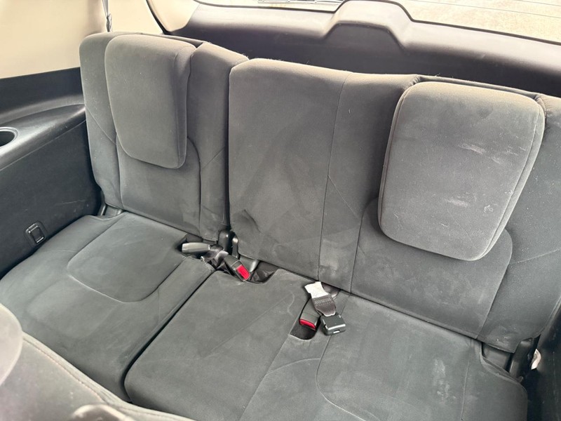 Nissan Armada Vehicle Full-screen Gallery Image 10