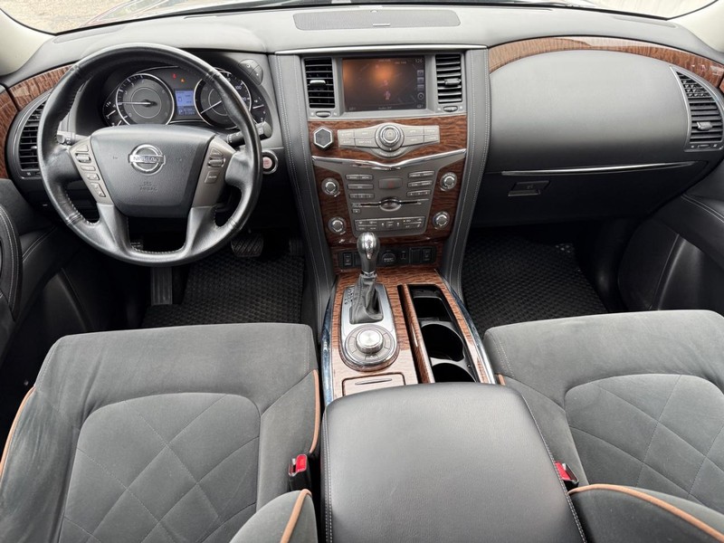 Nissan Armada Vehicle Full-screen Gallery Image 11