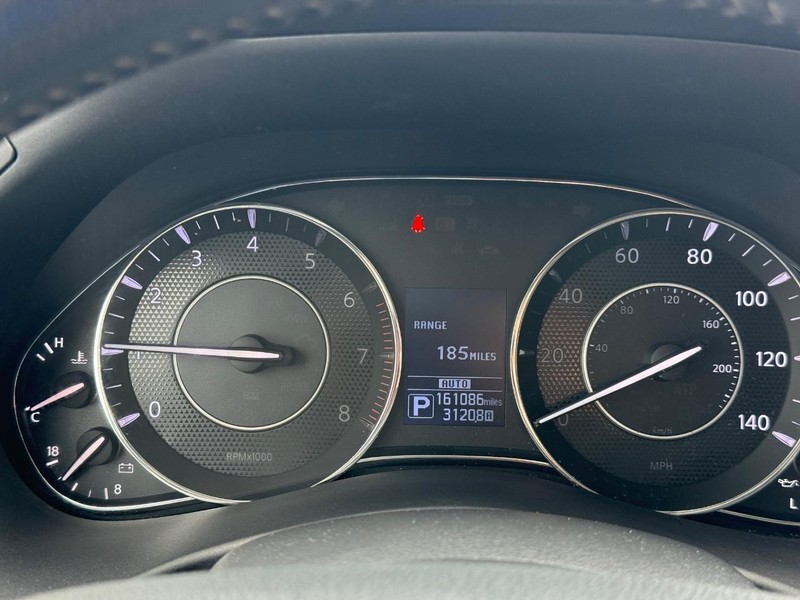 Nissan Armada Vehicle Full-screen Gallery Image 18