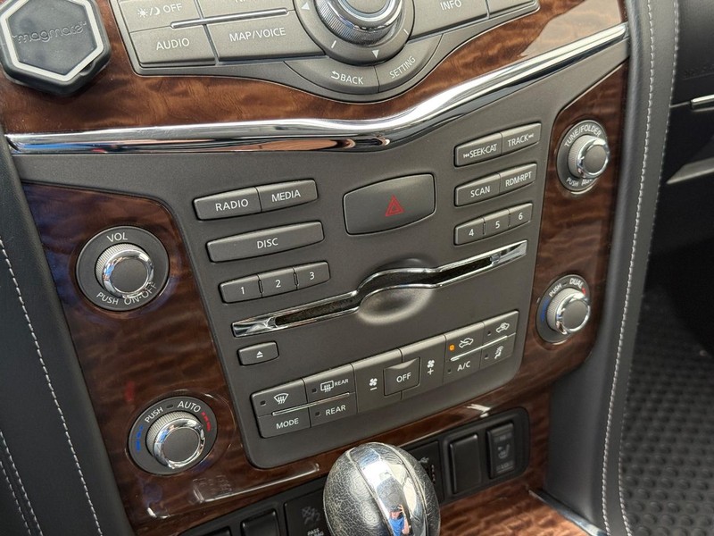 Nissan Armada Vehicle Full-screen Gallery Image 20