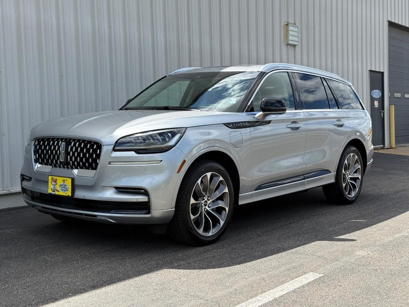 Lincoln Aviator Vehicle Full-screen Gallery Image 2