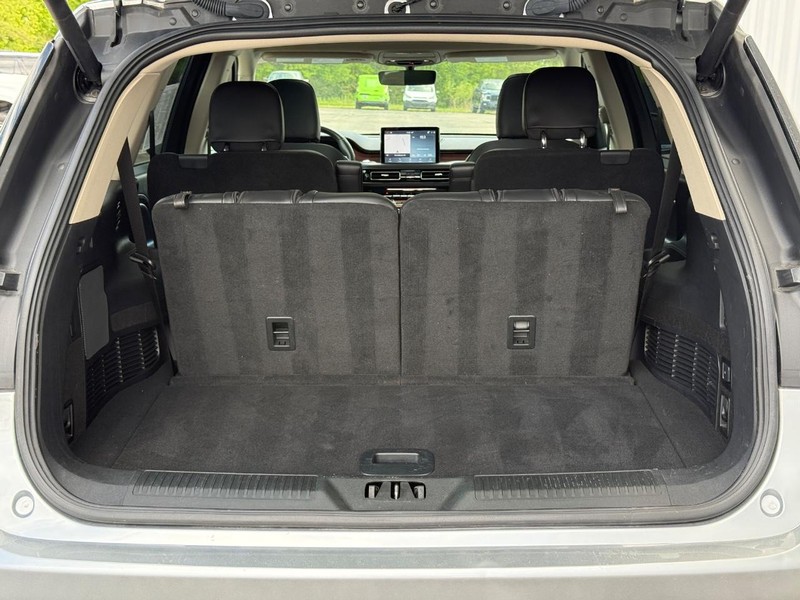 Lincoln Aviator Vehicle Full-screen Gallery Image 7