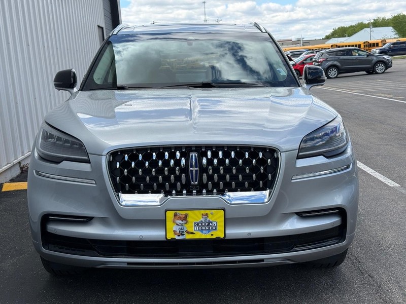 Lincoln Aviator Vehicle Full-screen Gallery Image 10