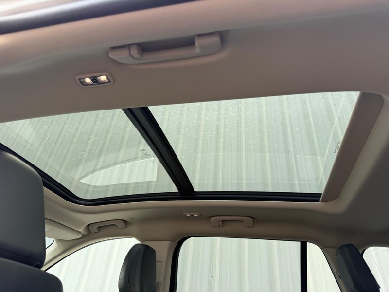 Lincoln Aviator Vehicle Full-screen Gallery Image 13