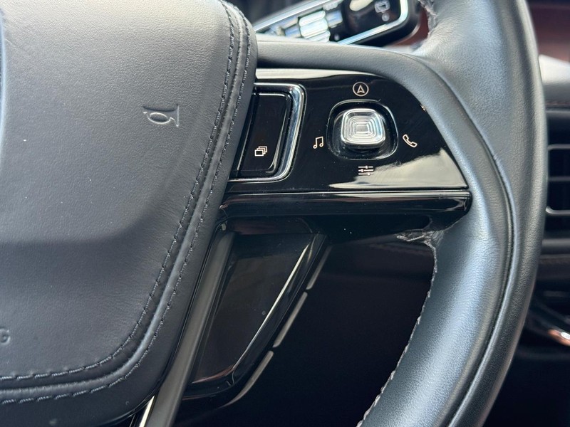 Lincoln Aviator Vehicle Full-screen Gallery Image 18