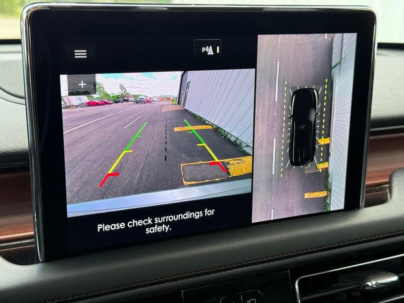 Lincoln Aviator Vehicle Full-screen Gallery Image 21