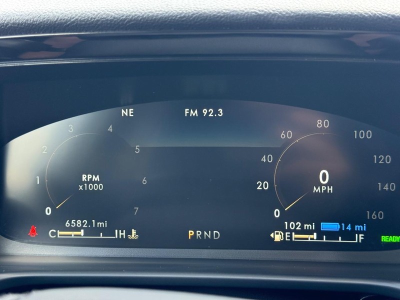 Lincoln Aviator Vehicle Full-screen Gallery Image 25
