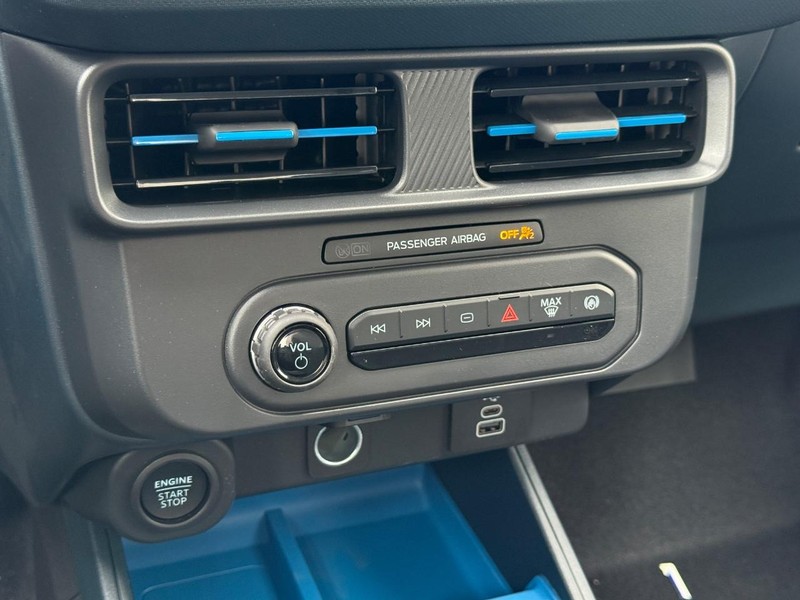 Ford Maverick Vehicle Full-screen Gallery Image 13