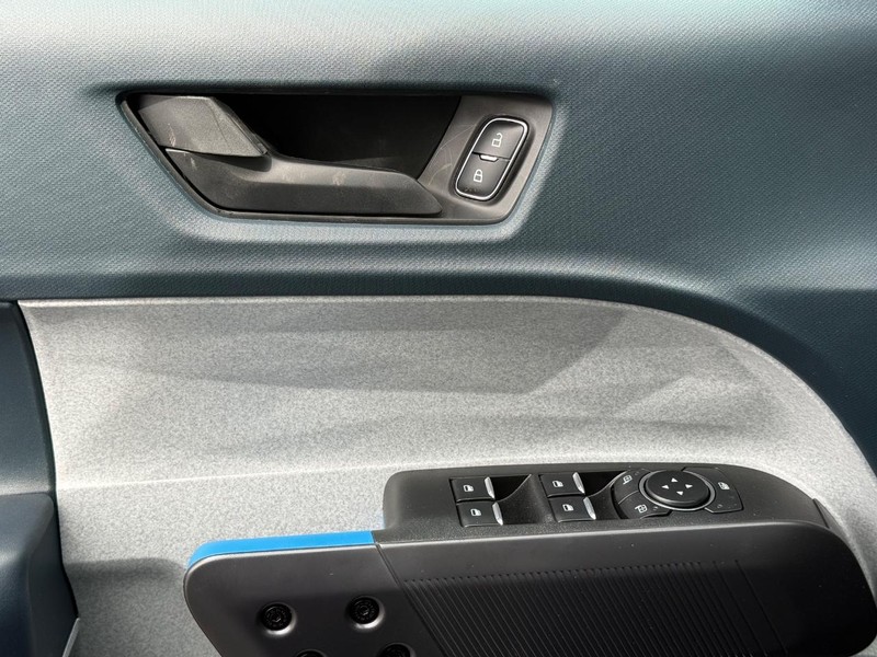 Ford Maverick Vehicle Full-screen Gallery Image 17