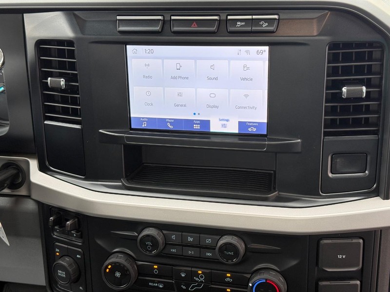 Ford Super Duty F-350 SRW Vehicle Full-screen Gallery Image 10