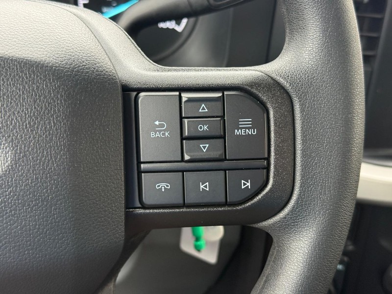 Ford Super Duty F-350 SRW Vehicle Full-screen Gallery Image 15