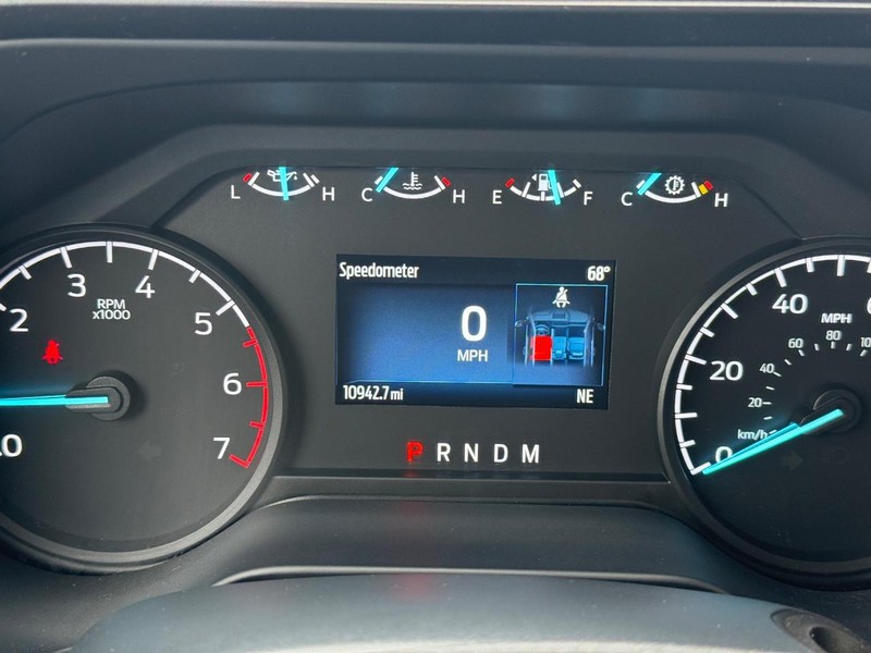 Ford Super Duty F-350 SRW Vehicle Full-screen Gallery Image 16